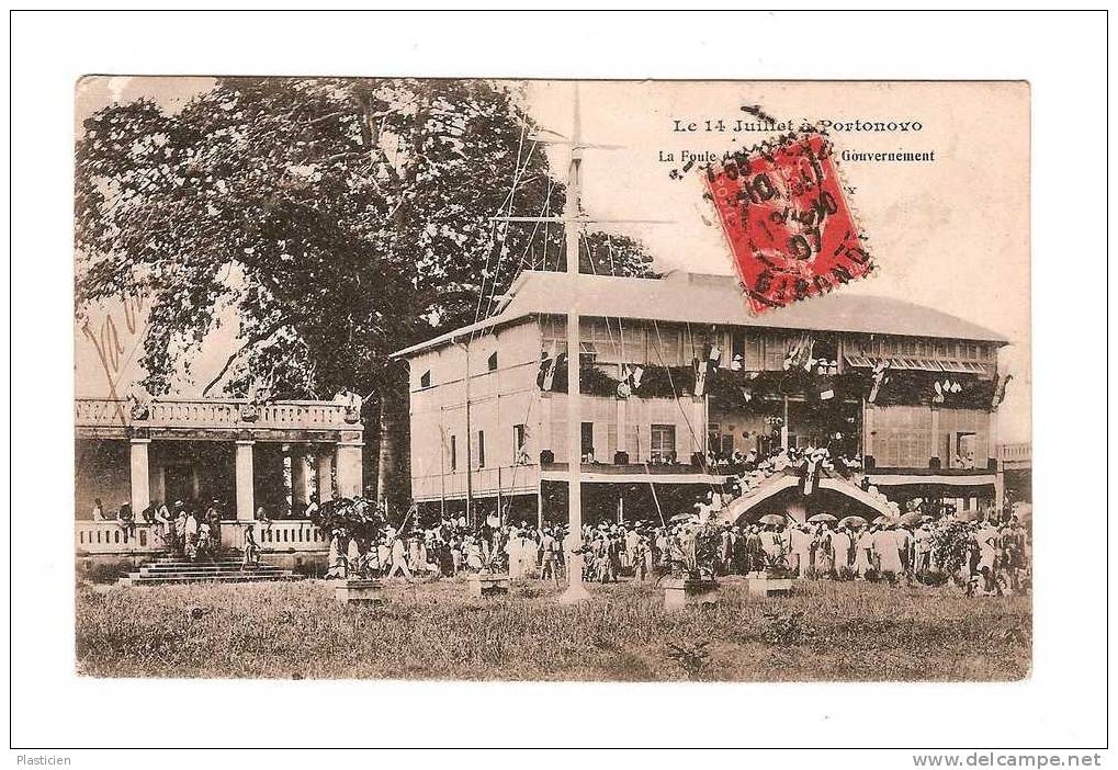 PORTONOVO LE 14 JUILLET, LA FOULE DEVANT L'HÔTEL DU GOUVERNEMENT, TRÈS ANIMÉE - Dahomey