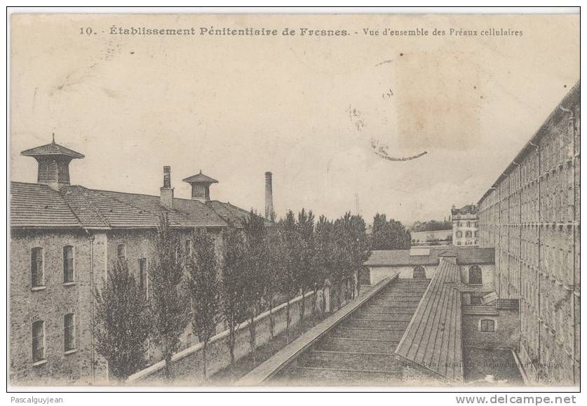 CPA FRESNES - ETABLISSEMENT PENITENTIAIRE - VUE D'ENSEMBLE DES PREAUX CELLULAIRES - Fresnes