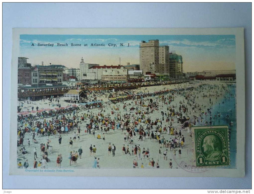 A Saturday Beach Scene At  ATLANTIC  CITY  N.J.   -  Carte Couleur - Atlantic City