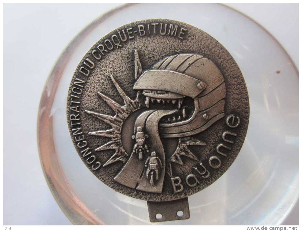 MEDAILLE BROCHE  "CONCENTRATION DU CROQUE-BITUME" BAYONNE - Firma's