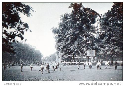 59 MARC EN BAROEUL - Institution Libre. La Cour Des Grands . Le Manège Et Les Terrains De Jeux. - Marcq En Baroeul