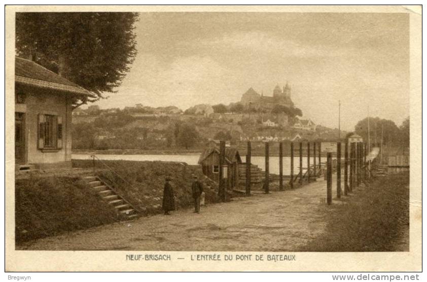 68 - CPA Neuf-Brisach - L'entrée Du Pont De Bateaux - Neuf Brisach