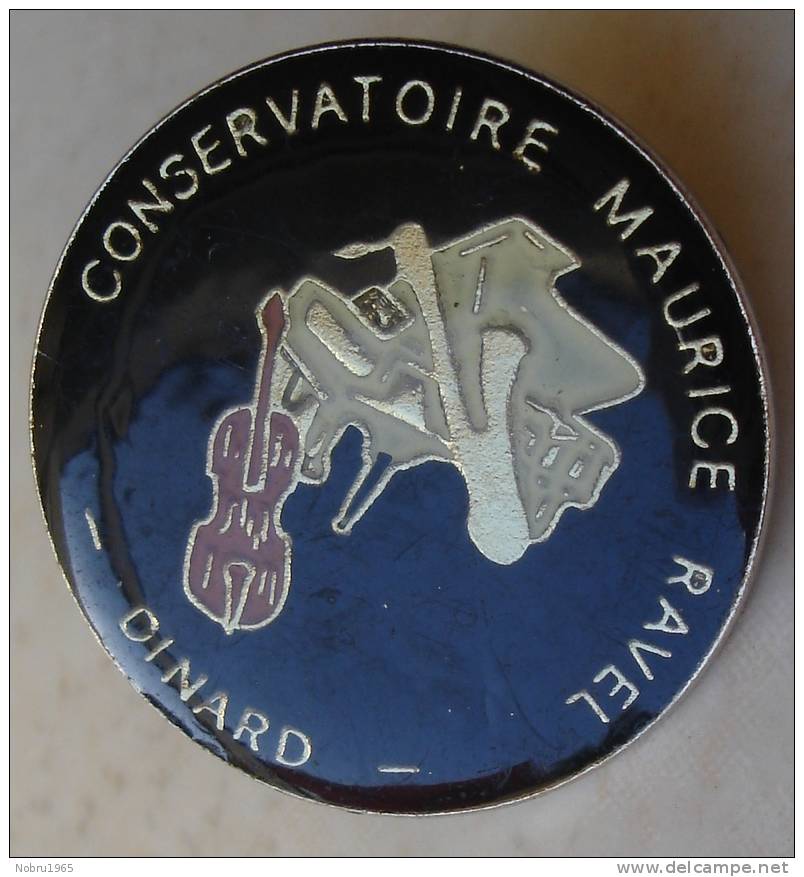 Pin´s Conservatoire M Ravel Dinard.violon Piano .35 Ile Et Vilaine - Musique