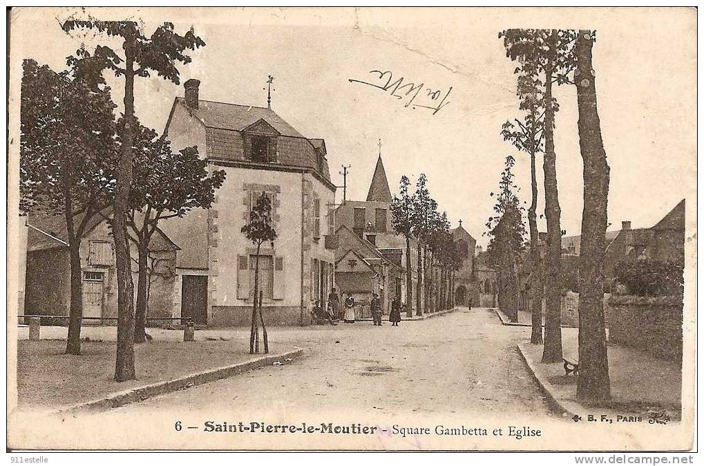 58  SAINT PIERRE Le  MOUTIER  -- Square Gambetta Et L,église ( état Moyen ) - Saint Pierre Le Moutier