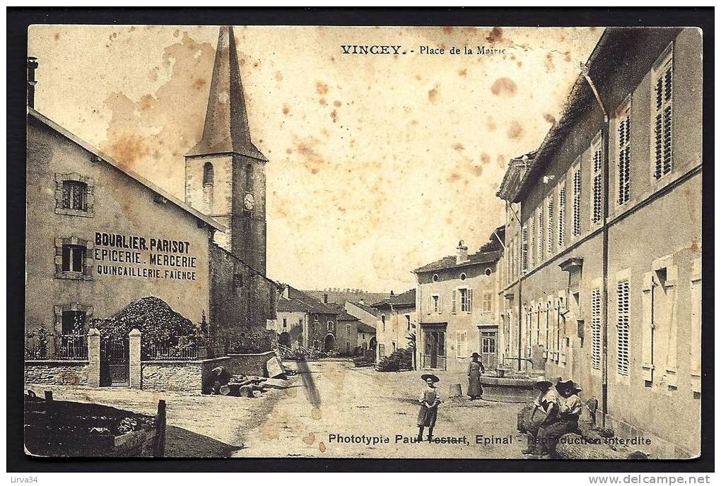 CPA  ANCIENNE- FRANCE- VINCEY (88)- PLACE DE LA MAIRIE AVEC BELLE ANIMATION- PUB MURALE- CLOCHER- FONTAINE - Vincey