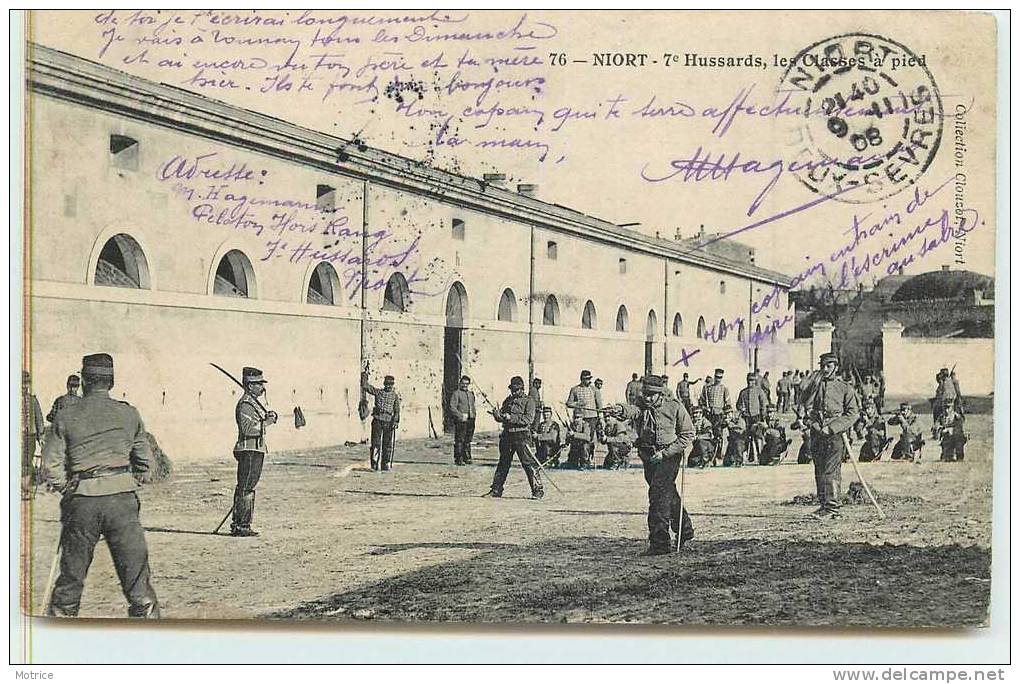 NIORT  -  Quartier Du 7em Hussards, Les Classes à Pied. - Casernes