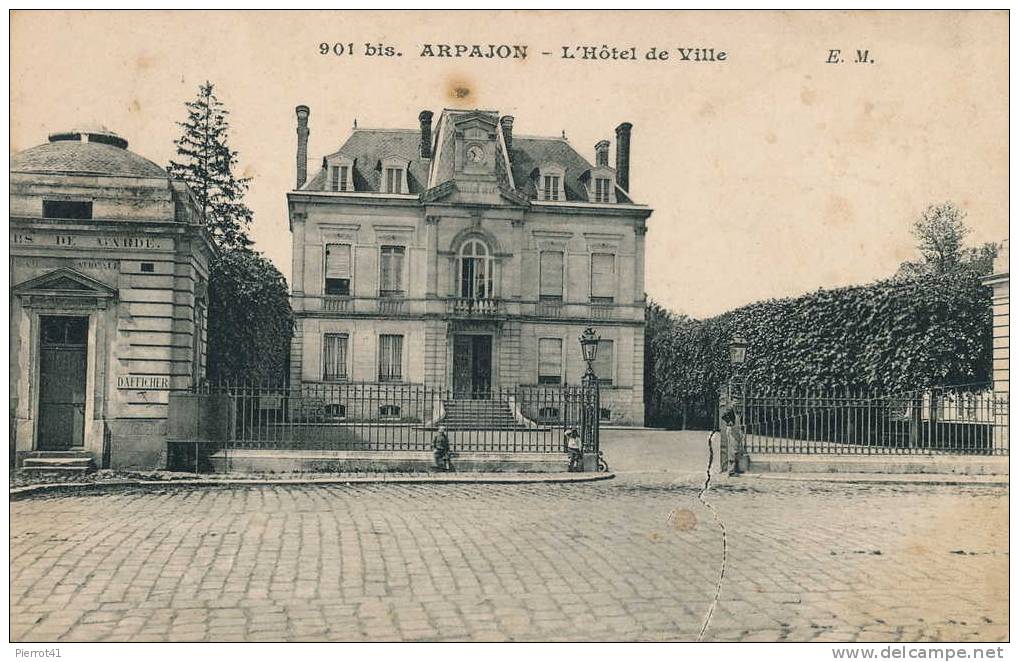 ARPAJON - L'Hôtel De Ville - Arpajon