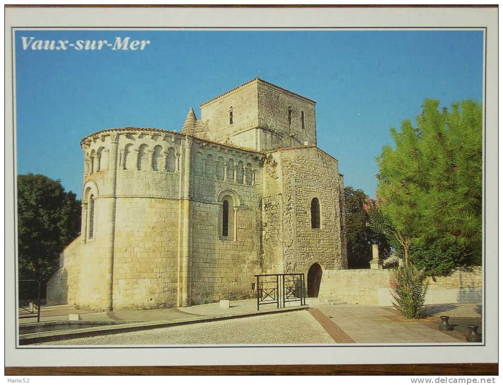 17 - VAUX-sur-MER - L' Eglise Romane. - Vaux-sur-Mer