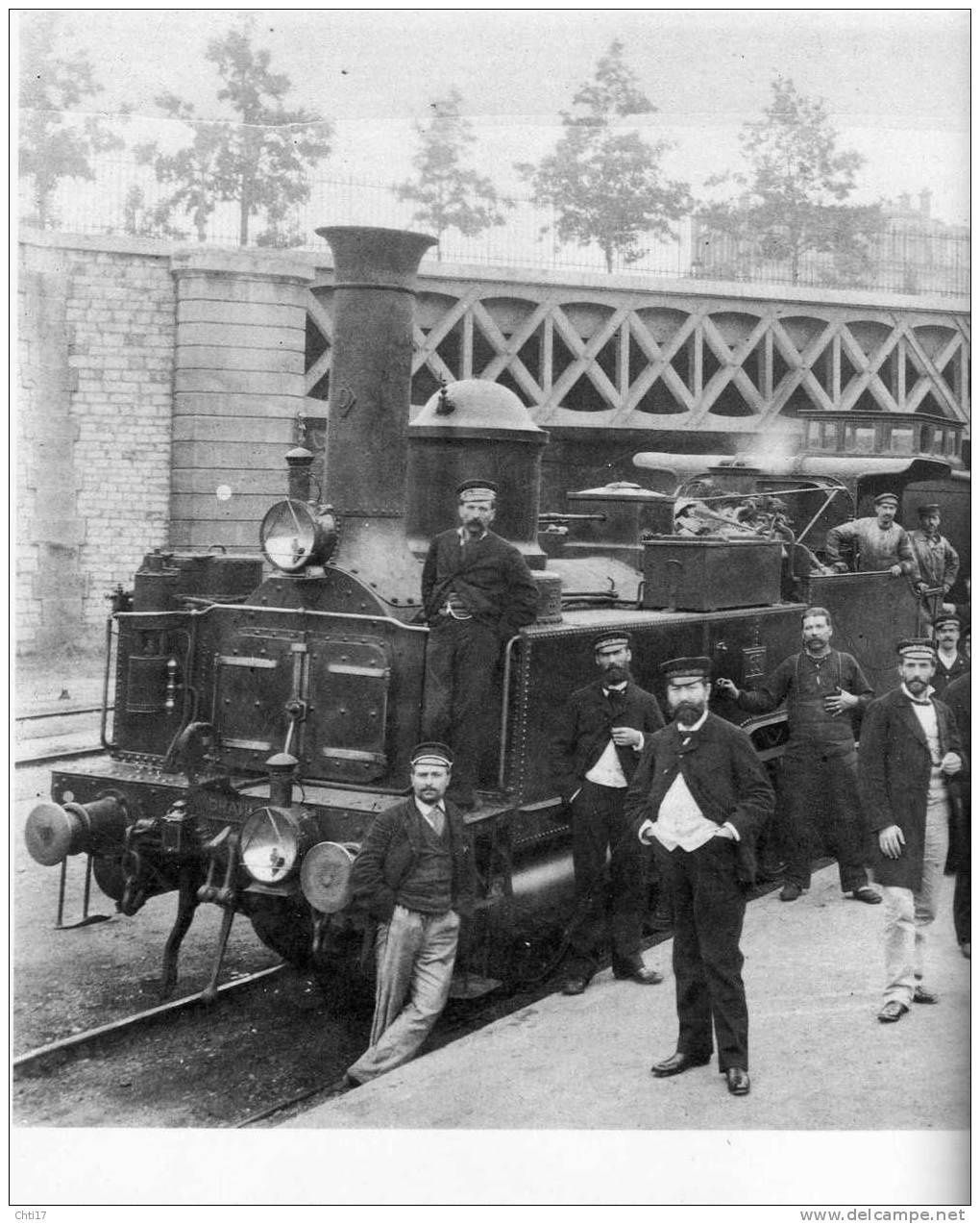 LES GRANDS TRAINS LOCOMOTIVES GARE  DE 1830 A NOS JOURS EDITION LAROUSSE 1989 - Railway & Tramway