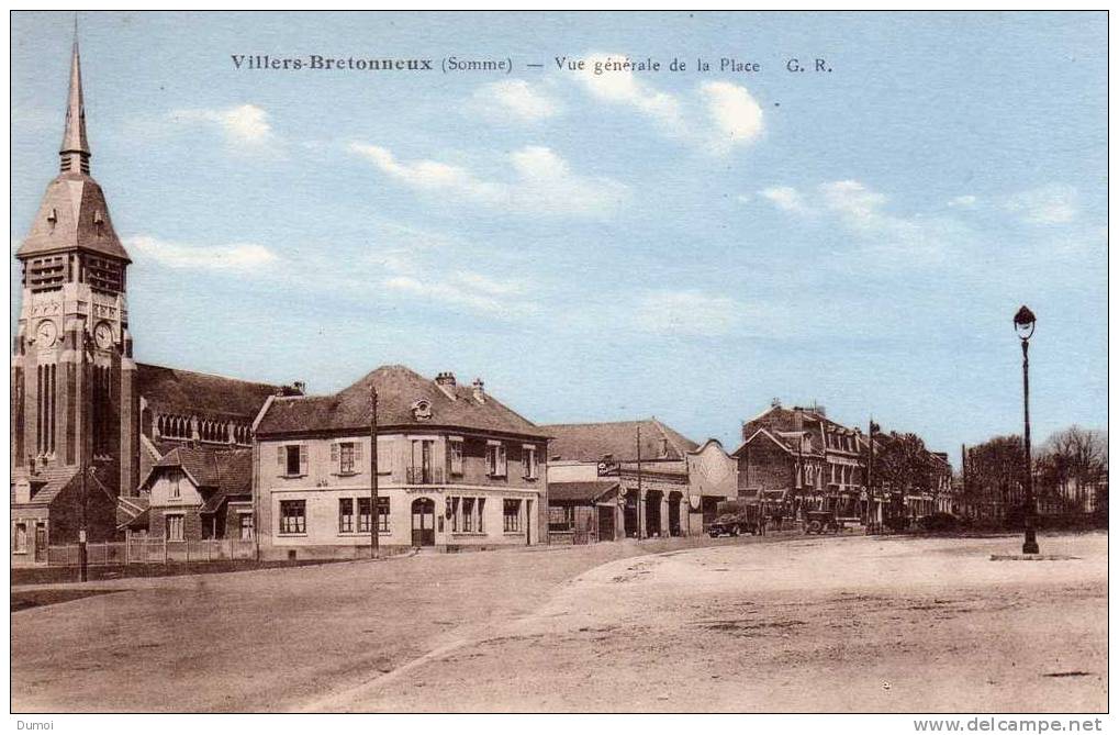 VILLERS BRETONNEUX  (Somme)  -  Vue Générale De La Place - Villers Bretonneux