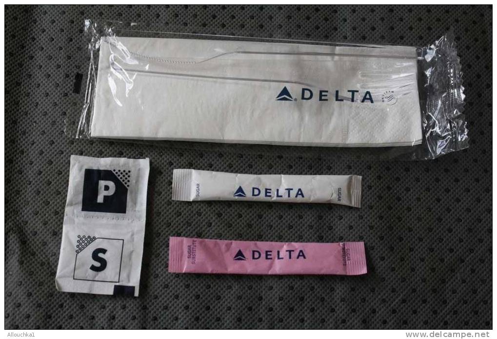 COMPAGNIE AERIENNE AVIATION DELTA LINE SACHETS DE SUCRE>SUGAR >POIVRE /SEL SERVIETTE PAPIER FOURCHETTE COUTEAU PLASTIC - Zucchero (bustine)