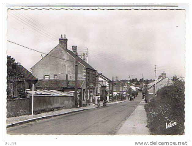 89..BLENEAU -  L´ AVENUE  JEAN JAURES  CPSM  CARTE PHOTO                                TTBE - Bleneau