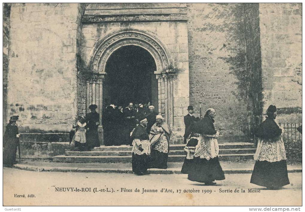 CPA (37)   NEUVY-LE-ROI  /  Fêtes De Jeanne D'Arc, 17 Octobre 1909  -  Sortie De La Messe  - - Neuvy-le-Roi