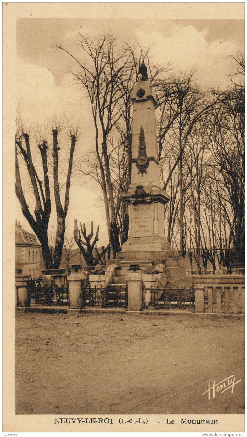 CPA (37)   NEUVY-LE-ROI  /  Le Monument  - - Neuvy-le-Roi