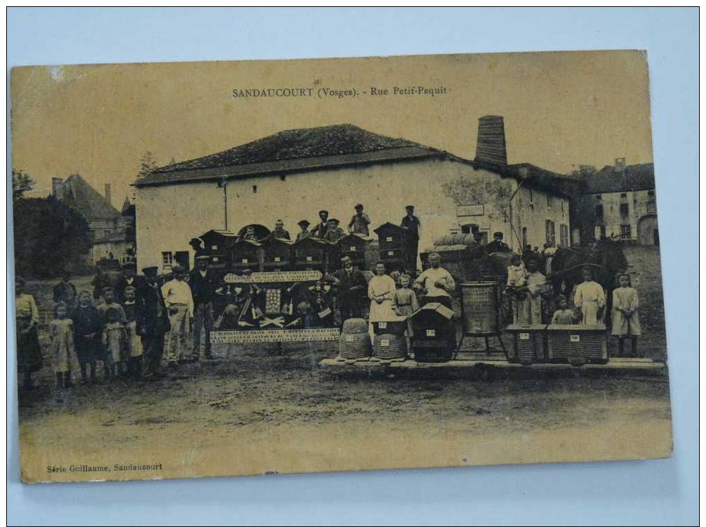 CPA Animée RUCHES ABEILLES Devant La Mielerie Vieux Outils Avec Enfants Et Adultes  Sandaucourt Vosges - Landbouwers