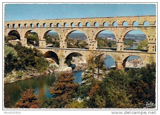 30-1604 - Le PONT Du GARD - Aqueduc Romain  - CPSM Non écrite, Dos Propre - Scan Recto-verso - Autres & Non Classés