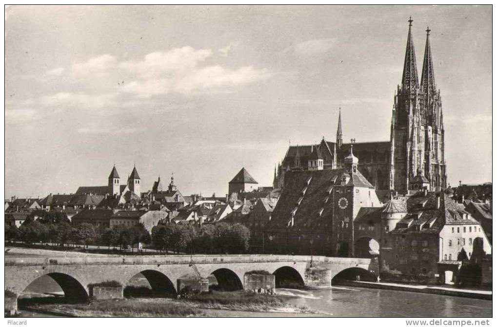 15887   Germania,   Regensburg,  Blick  Auf Die  Steinerne  Brucke  Und Den  Dom,  NV  (scritta) - Regensburg