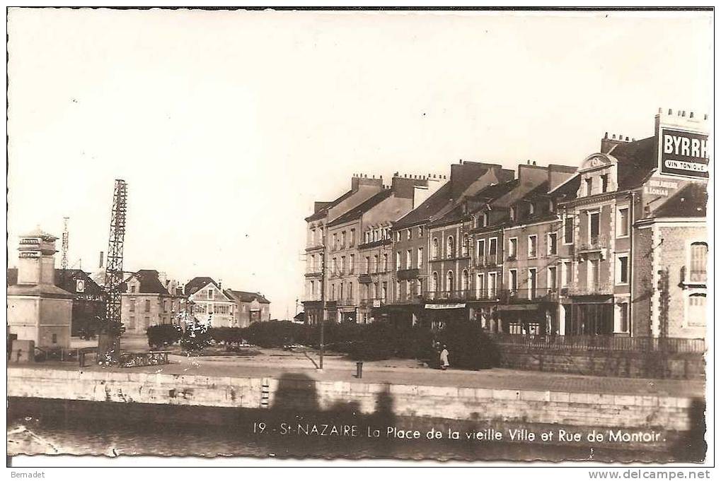 SAINT NAZAIRE .. LA PLACE DE LA VIEILLE VILLE ET RUE DE MONTOIR - Saint Nazaire