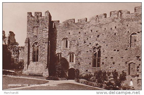 ROYAUME UNI CHEPSTOW THE CASTLE FIRST COURT Edit Raphael Tuck & Sons' - Monmouthshire