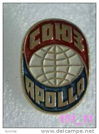 SPACE: Docking Spaceships Soyuz-Apollon (Russia-USA) / Old Soviet Badge USSR_151_sp7398 - Space