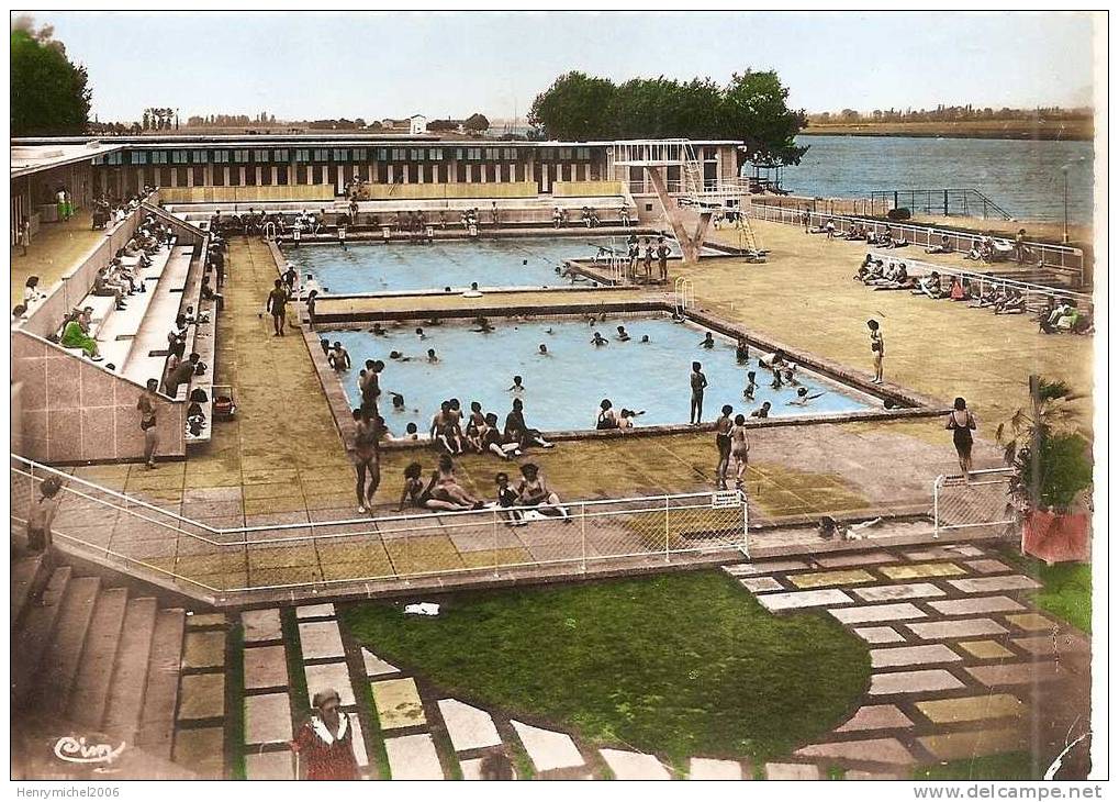 Saone Et Loire - Macon , Centre Nautique , Les Piscines , Ed Photo Cim - Macon