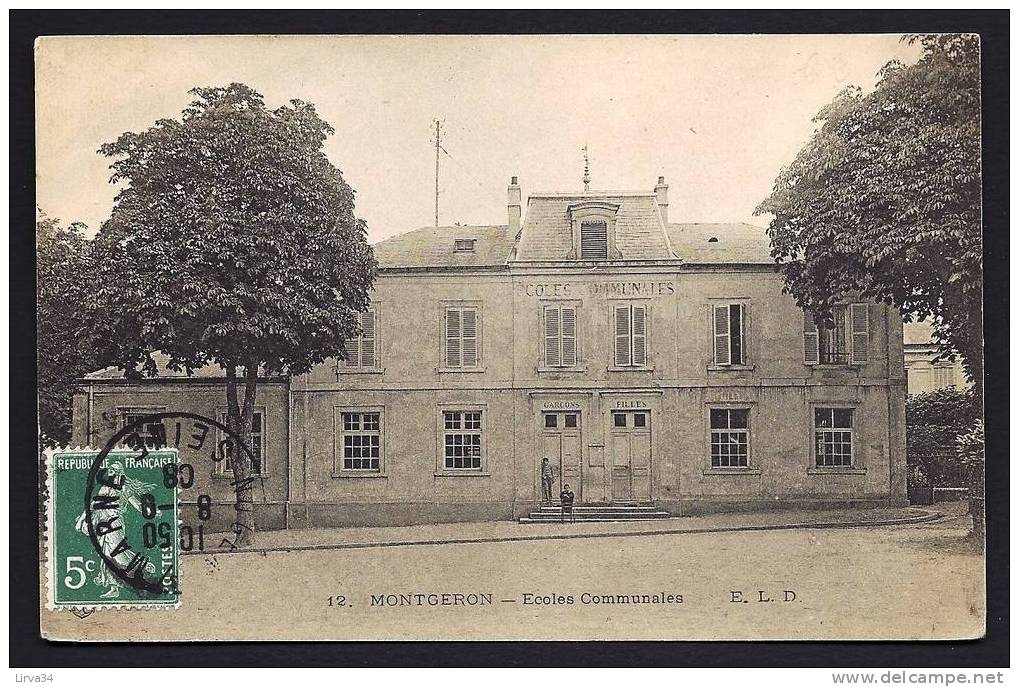 CPA  ANCIENNE- FRANCE- MONTGERON (91)- ECOLES COMMUNALES GARCONS ET FILLE EN TRES GROS PLAN DE FACE- ANIMATION DEVANT - Montgeron