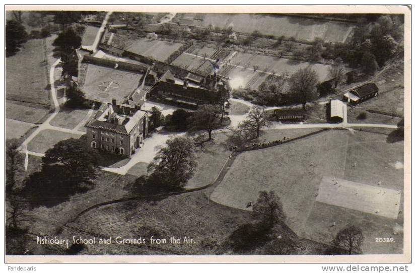 ANGLETERRE   //    PISHIOBURY   //SCHOOL AND GROUNDS FROM THE AIR    // CP - Hertfordshire