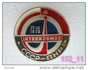 SPACE: Intercosmos - International Space Fly Programm USSR-Poland / Old Soviet Badge USSR_152_sp7579 - Space