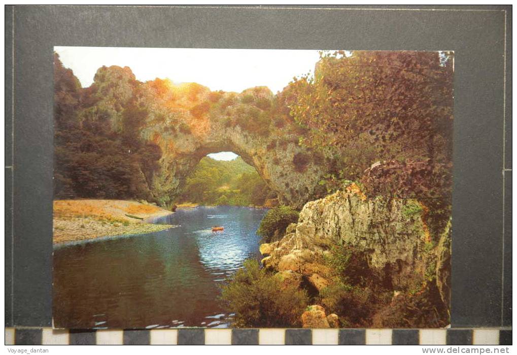 JEUX DE LUMIERE AU PONT D'ARC UNE DES MERVEILLES DE L'ARDECHE - Vallon Pont D'Arc