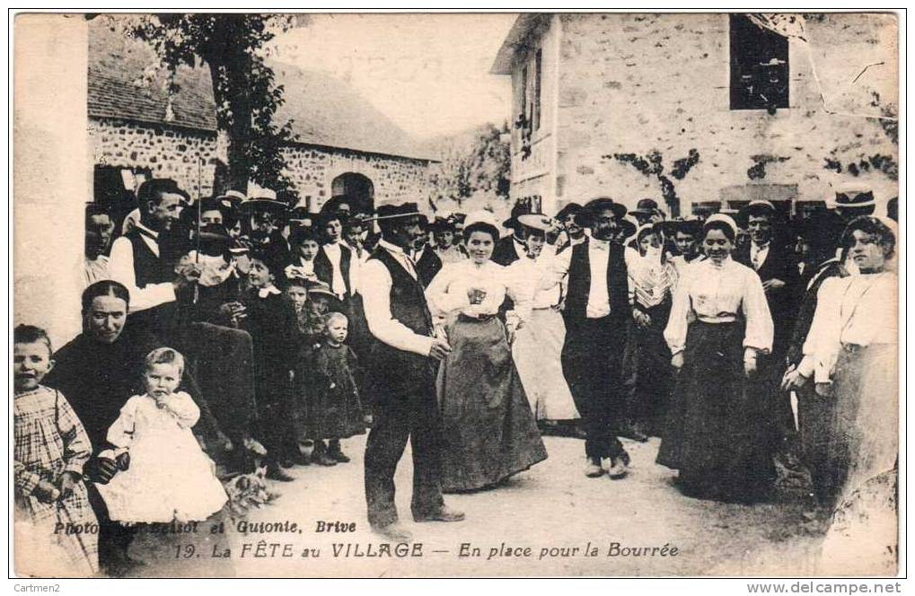 LA FETE AU VILLAGE EN PLACE POUR LA BOURREE ENVIRONS DE BRIVE DANSE FOLKLOIRE FETE - Altri & Non Classificati