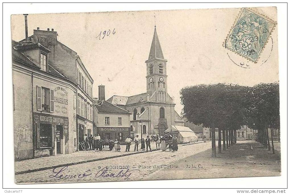 Bobigny (93) : La Place De L´église, Magasins Divers Bourrelier, Boulangerie Chausseur  En 1906 (animée). - Bobigny