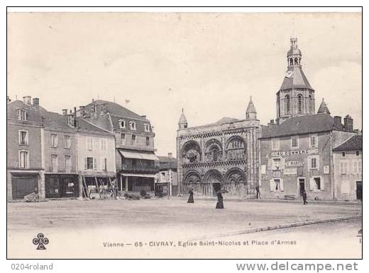 Civray - Eglise St Nicolas Et Place D'Armes : Achat Immédiat - Civray