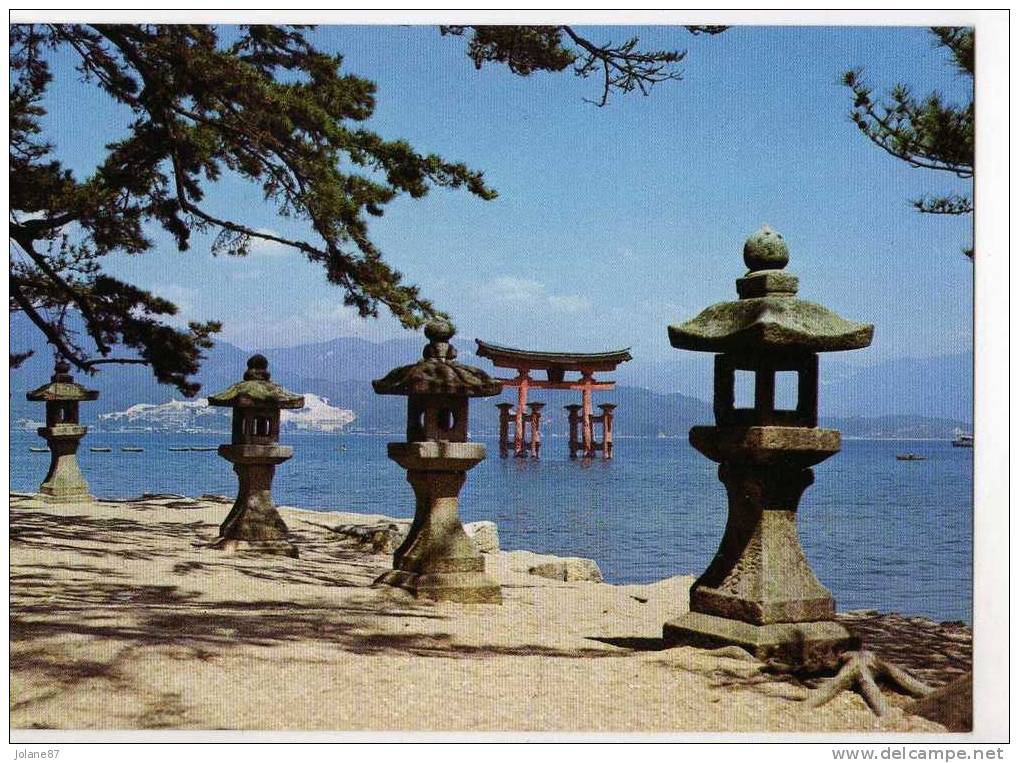 CPM       JAPON        HIROSHIMA     MIYAJIMA     STONE LANTERNS       LANTERNES EN PIERRE - Hiroshima