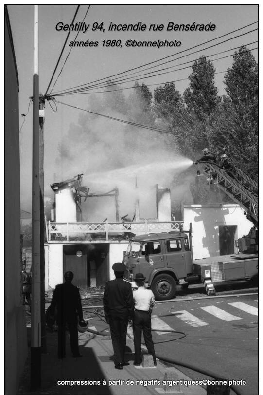 Bonnel Maurice - Incendie Petit  Pavillon - Rue Bensérade -GENTILLY 94 - Années 1980... ©Bonnelphoto - Gentilly
