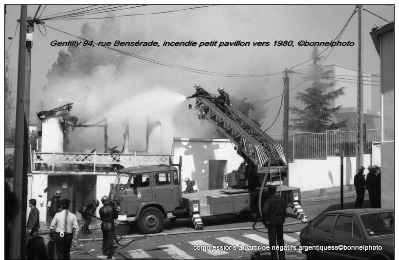Bonnel Maurice - Incendie Petit Pavillon - Rue Bensérade - GENTILLY 94 -années 1980... ©Bonnelphoto - Gentilly