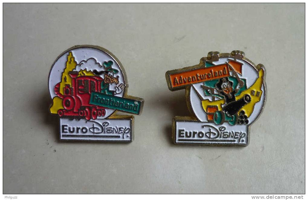 2 PIN'S ESSO A.B. MICKEY EURODISNEY GOOFY DINGO FRONTIERLAND DONALD ADVENTURELAND - Pins