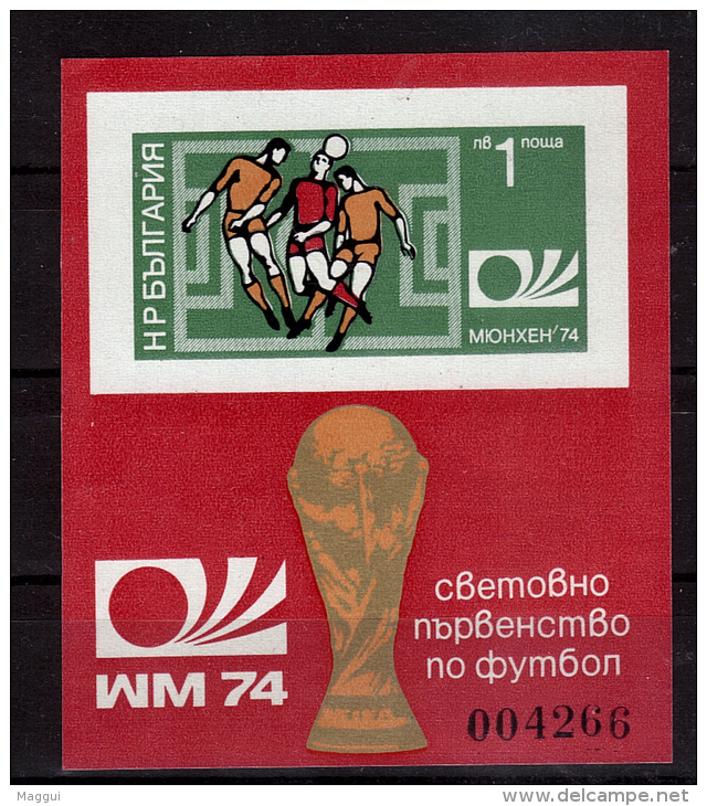 BULGARIE    BF 45 A * *  NON DENTELE  ( Cote 125e )   Cup 1974   Football  Soccer Fussball - 1974 – Germania Ovest