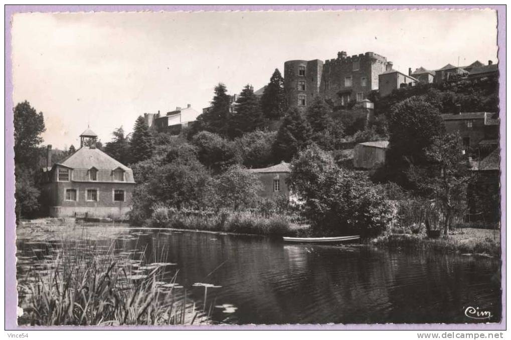 MONTREVAULT - L´Usine Electrique Et Le Château Ed. Combier N° 7 Photo Véritable Circulé 1958. 2 Scans - Montrevault