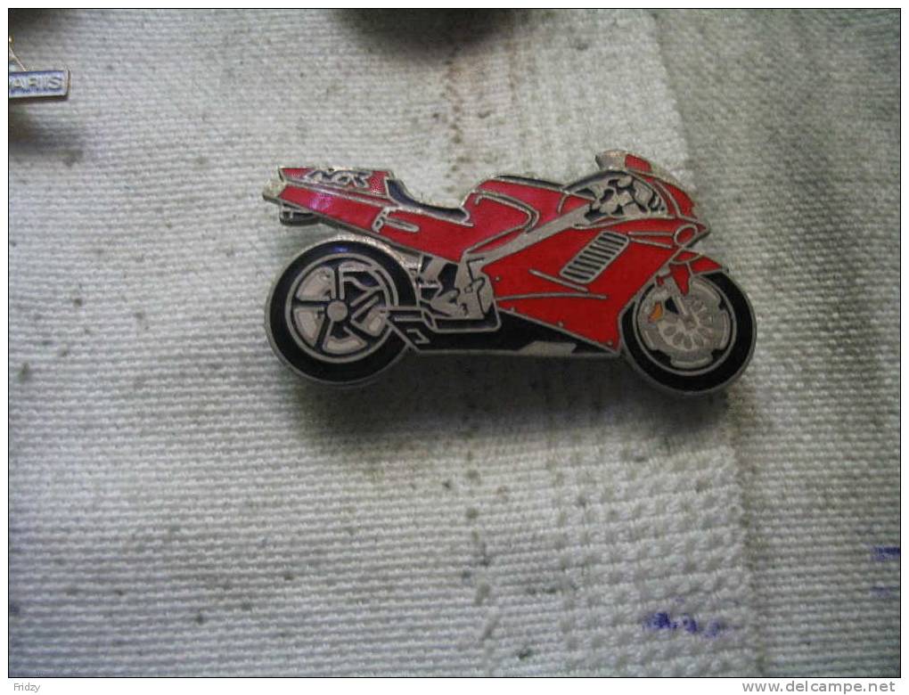 Pin´s Moto , Pin´s 2 Attaches - Motorbikes