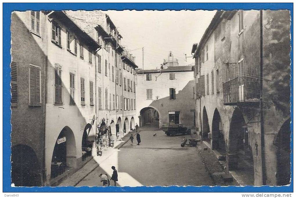 CPSM PF - ALPES MARITIMES - BIOT - PLACE DES ARCADES - Belle Animation, Camion, Scooter, Commerce - éditions MAR / 10618 - Biot