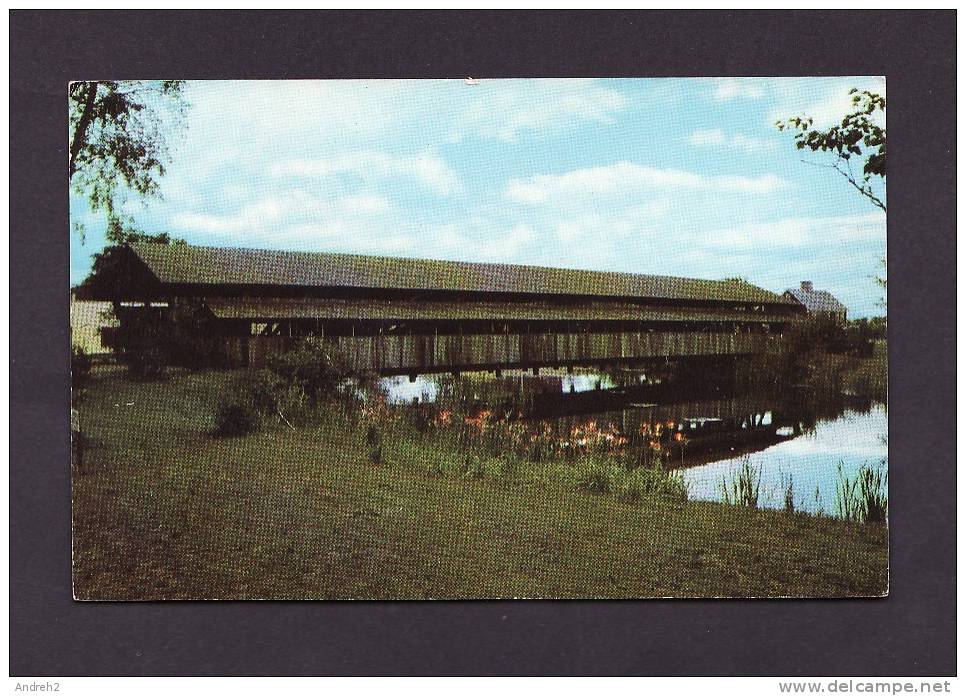 VERMONT - COVERED BRIDGE DOUBLE LANE AND PEDESTRIAN WALK - SHELBURNE MUSEUM - SOUTH OF BURLINGTON IN THE GREEN MOUNTAINS - Burlington