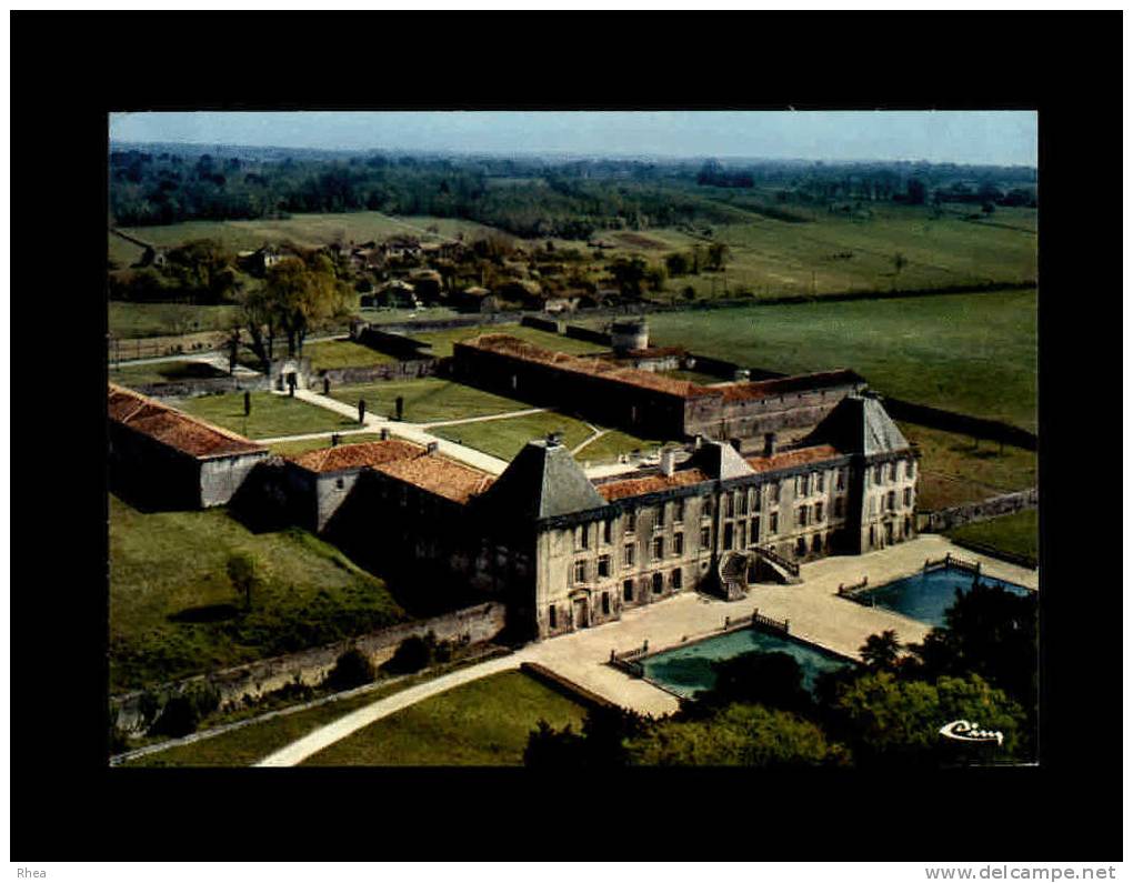 17 - LE DOUHET - Vue Aérienne - Chateau Du XVIIe Siècle - Autres & Non Classés