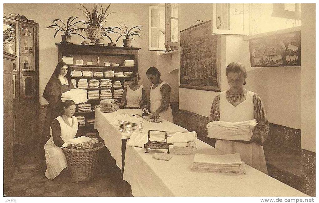 Etablissement D´Education De L´Etat à St Servais.  Une Salle De Repassage. - Namur