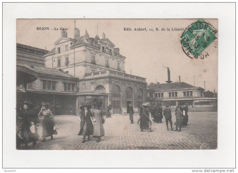 21 Dijon La Gare Animée Femmes Hommes Belle Carte écrite En 1913 Timbrée - Gares - Sans Trains