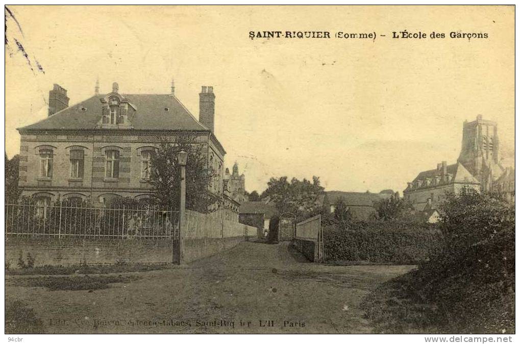 CPA (80) SAINT RIQUIER  L Ecole Des Garçons - Saint Riquier