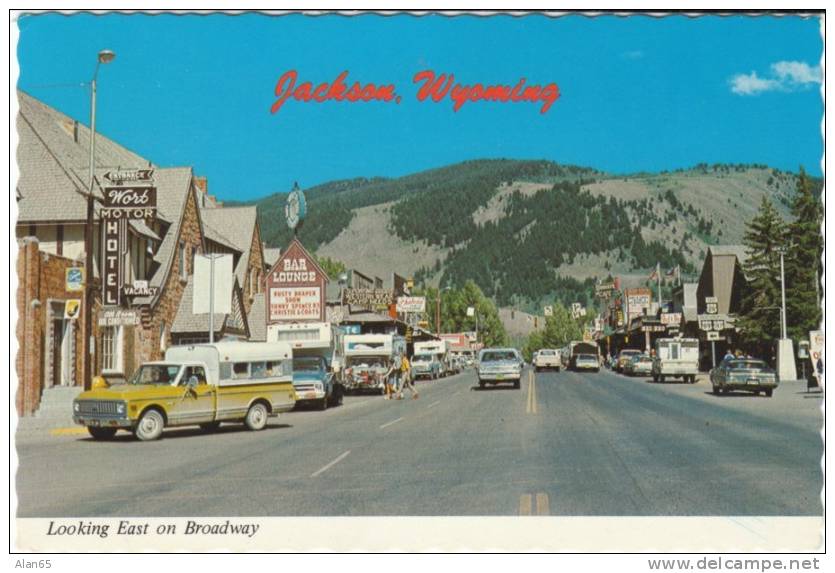 Jackson WY Wyoming, Street Scene Autos Campers, Hotel, Bar Lounge, On C1970s Vintage Postcard - Altri & Non Classificati