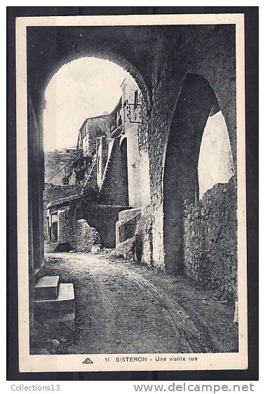 ALPES DE HAUTE PROVENCE - Sisteron - Une Vieille Rue - Sisteron