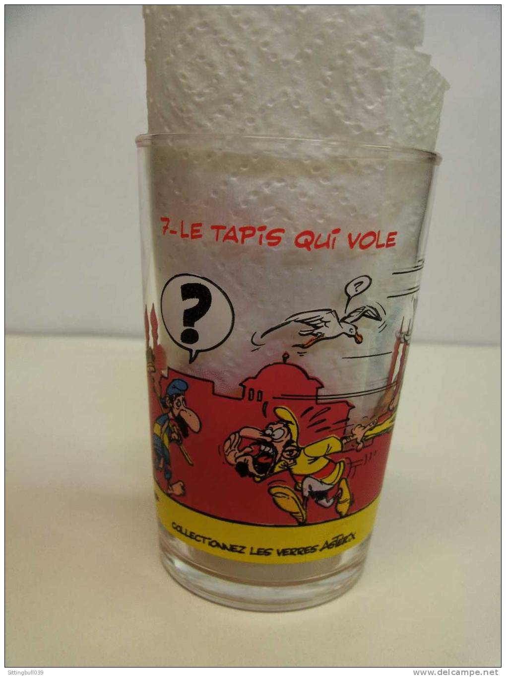 ASTERIX. VERRE Moutarde MAILLE. N° 7. Le Tapis Qui Vole. 1990. GOSCINNY-UDERZO. Signature Uderzo. - Advertisement