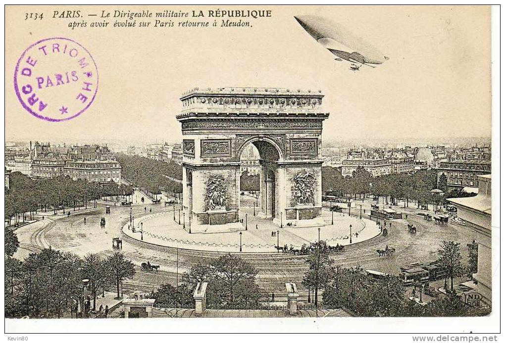 Paris Le Dirigeable Militaire La République Après Avoir évolué Sur Paris Retourne à Meudon - Dirigibili