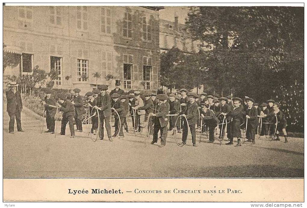 Cpa Lycée Micheley Concours De Cerceaux Dans Le Parc - Bildung, Schulen & Universitäten
